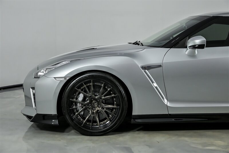 Used 2020 Nissan GT-R Premium AWD/4WD image 7