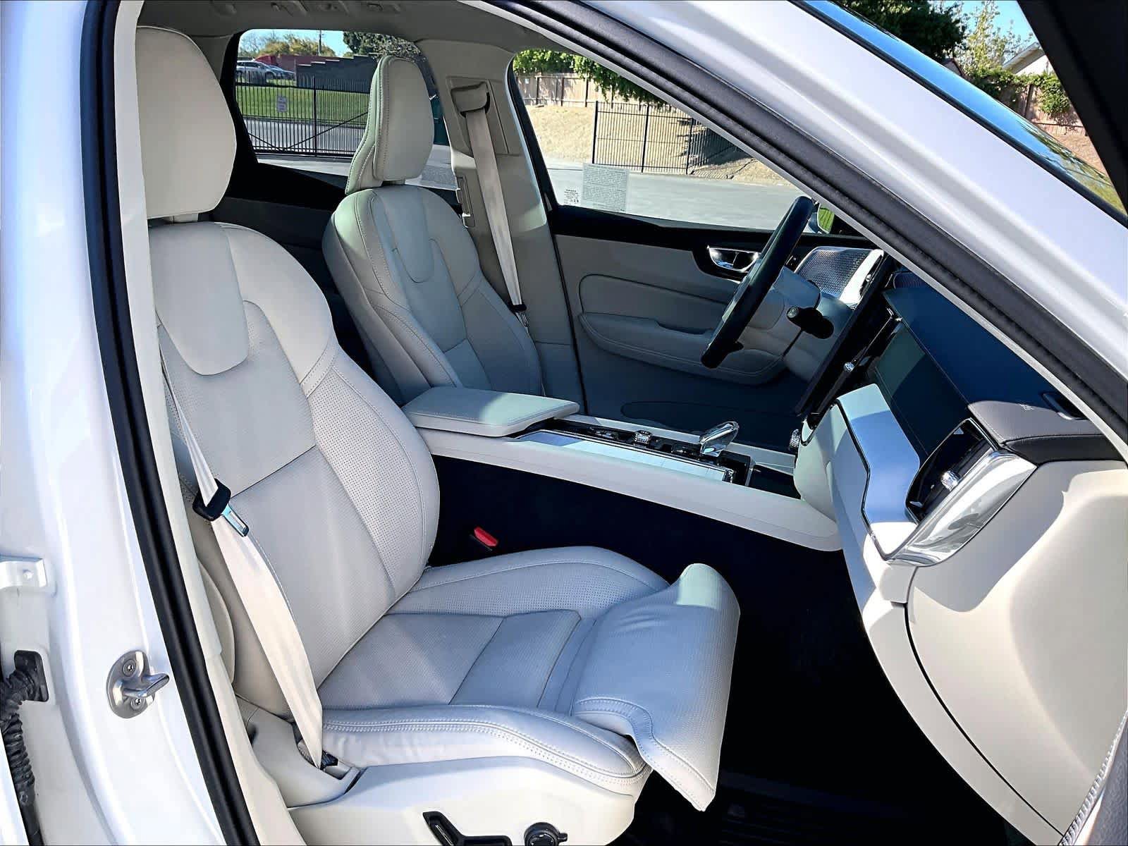 Used 2026 Volvo XC60 B5 Ultra w/ Climate Package image 9