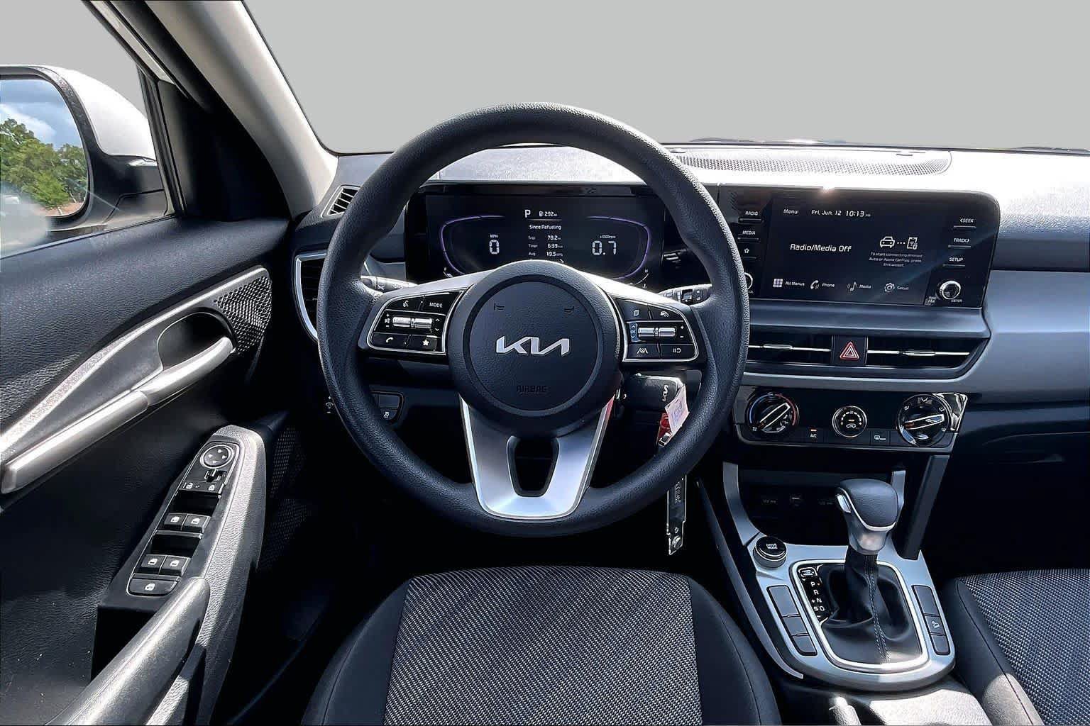 Certified 2026 Kia Seltos LX FWD image 6