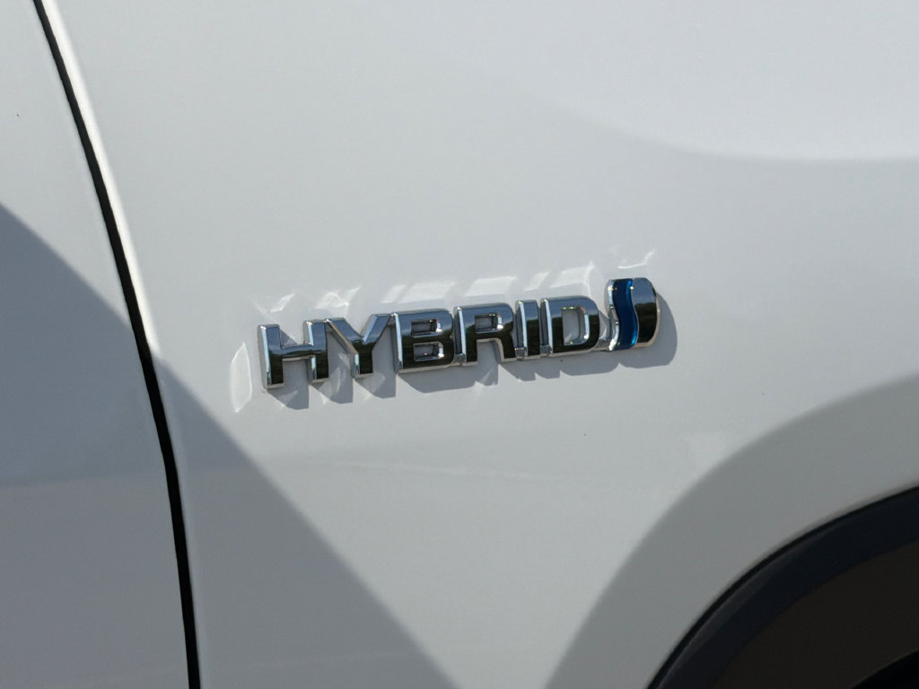 Used 2021 Toyota RAV4 LE AWD/4WD image 9