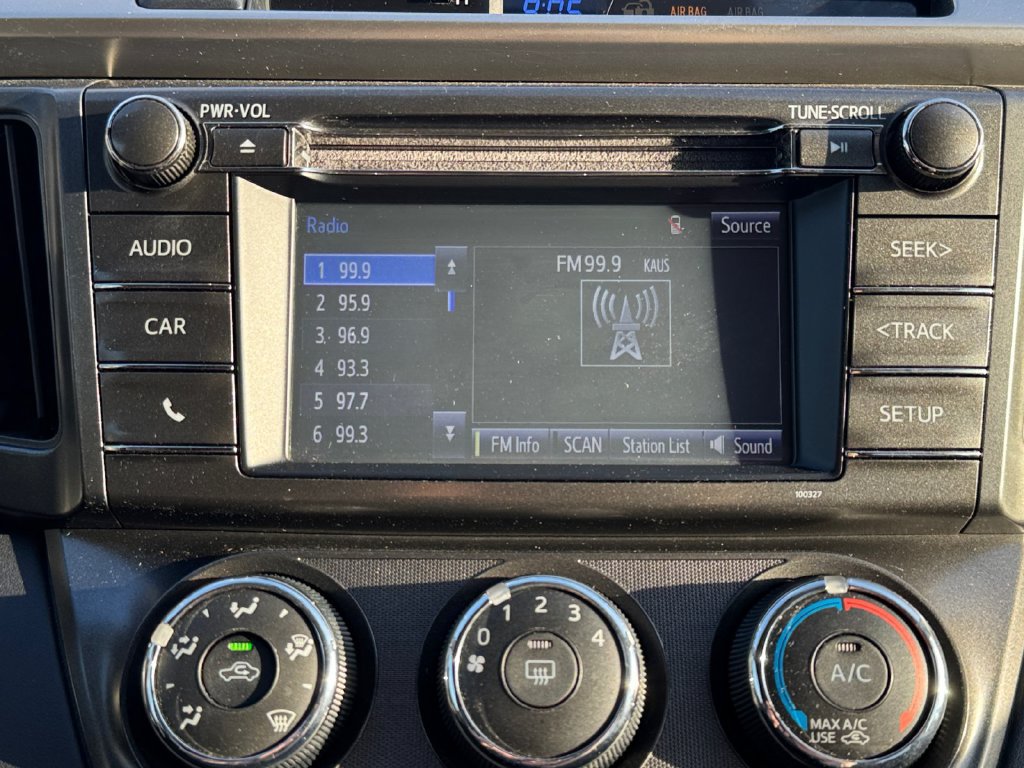 Used 2015 Toyota RAV4 LE AWD/4WD image 21