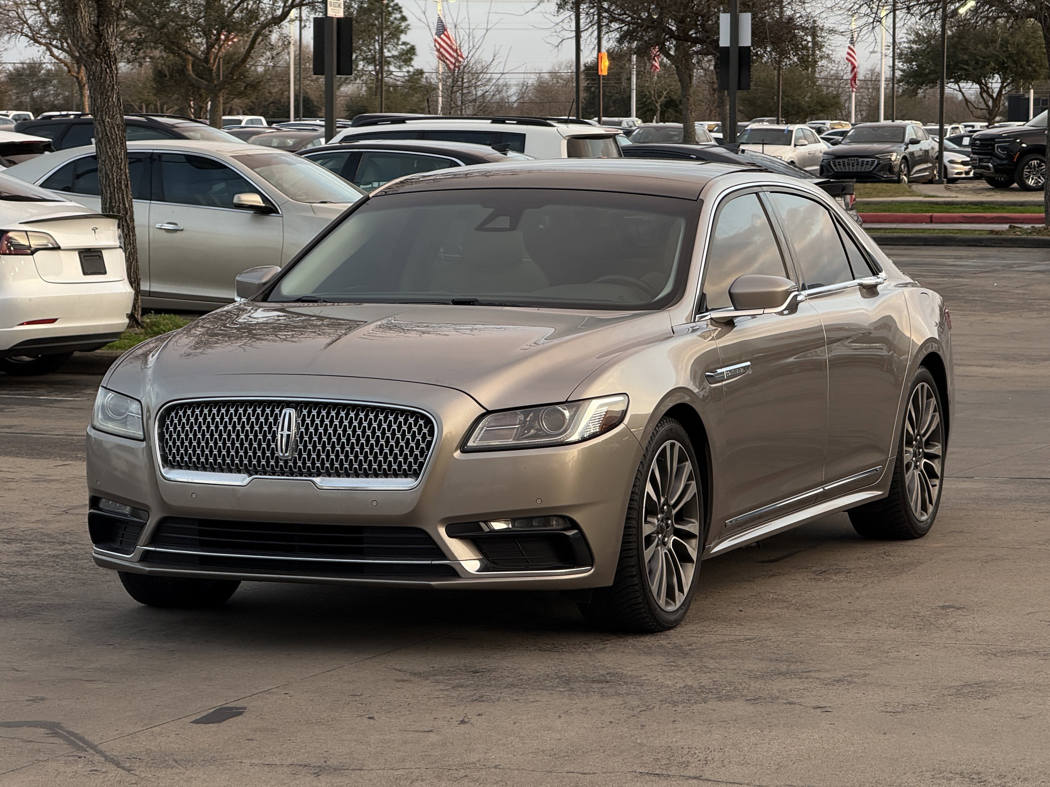 Used 2019 Lincoln Continental Select w/ Continental Climate Package image 5