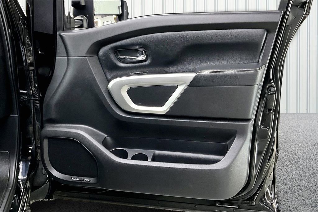 Used 2018 Nissan Titan PRO-4X image 28