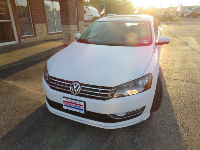 Used 2015 Volkswagen Passat 3.6 SEL Premium FWD image 2