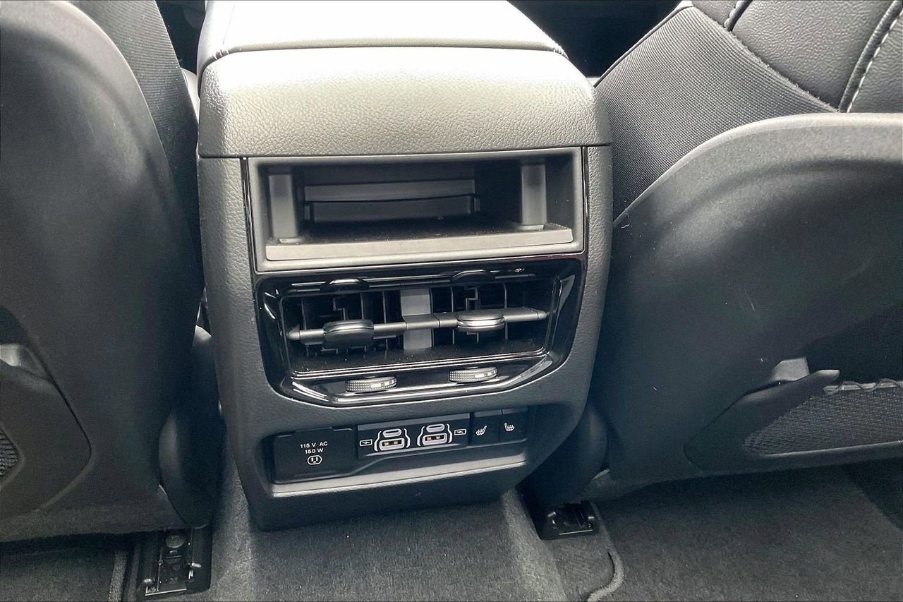 Certified 2025 Jeep Grand Cherokee Limited w/ Black Appearance Package image 18