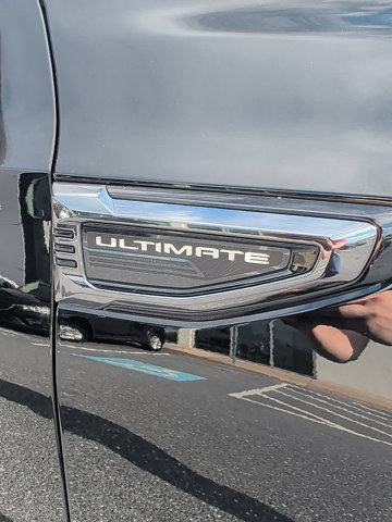 Used 2025 GMC Yukon Denali Ultimate AWD/4WD image 13