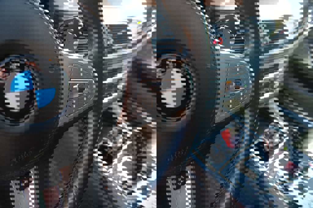 Used 2021 BMW 750i xDrive w/ M Sport Package image 24