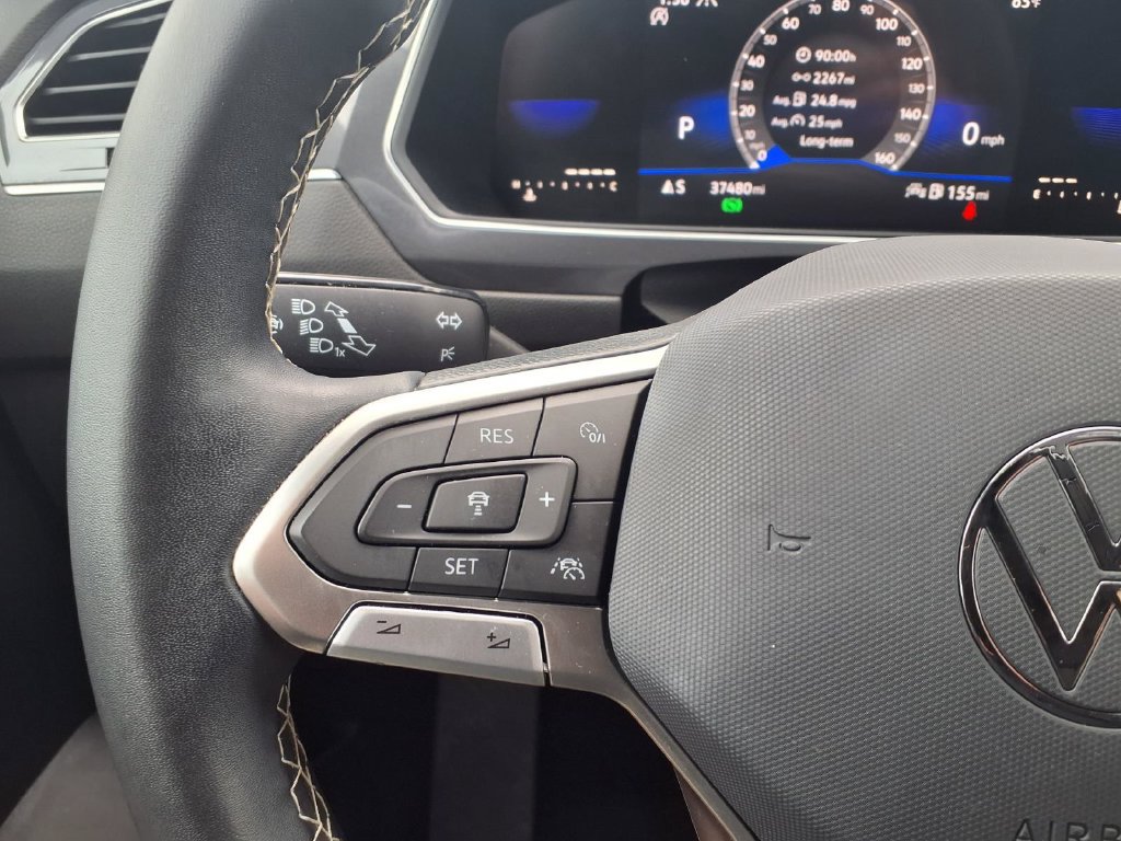 Used 2023 Volkswagen Tiguan SE AWD/4WD image 23
