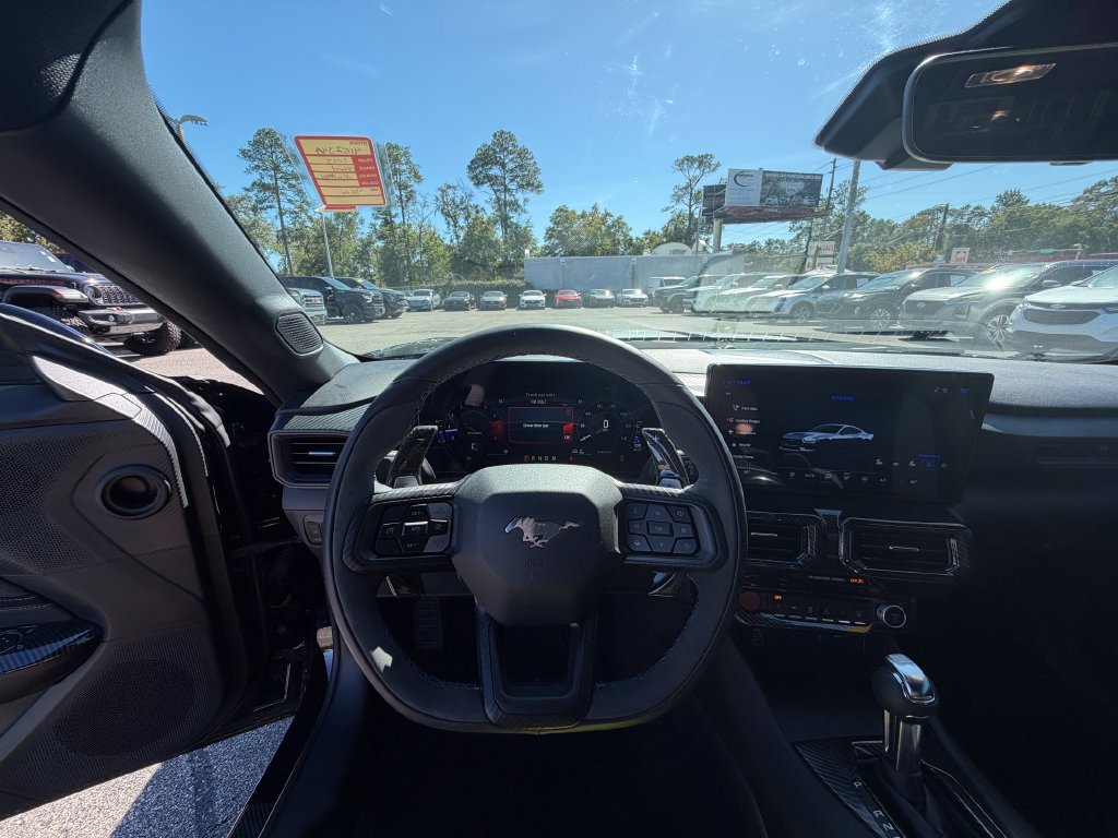 Used 2025 Ford Mustang Coupe RWD image 9