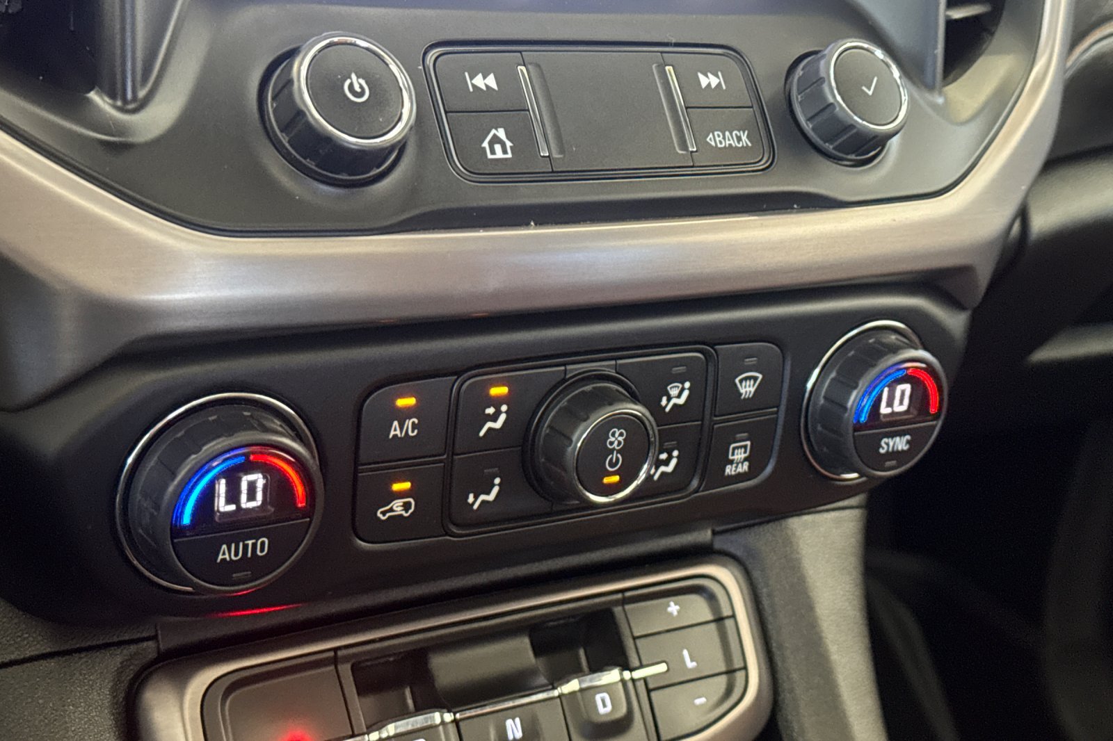 Used 2020 GMC Acadia AT4 w/ Trailering Package AWD/4WD image 21