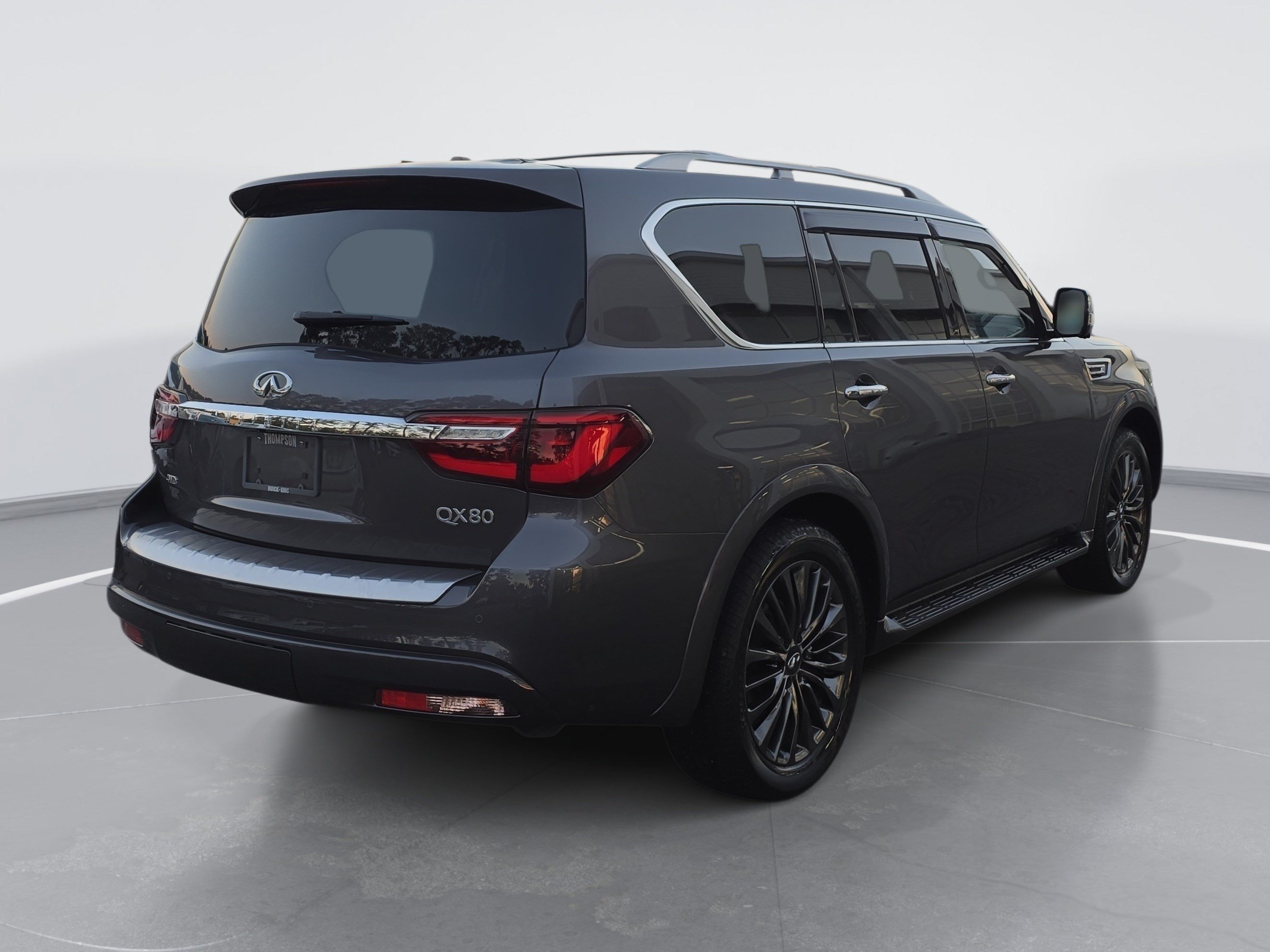 Used 2024 INFINITI QX80 Sensory w/ All-Season Package AWD/4WD image 3