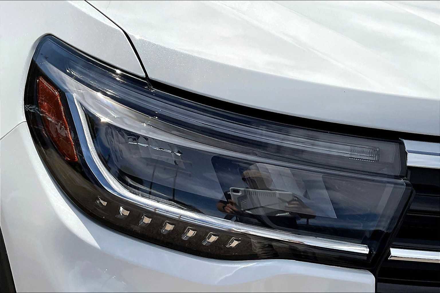 New 2025 Ford Explorer Active w/ Active Comfort Package image 13