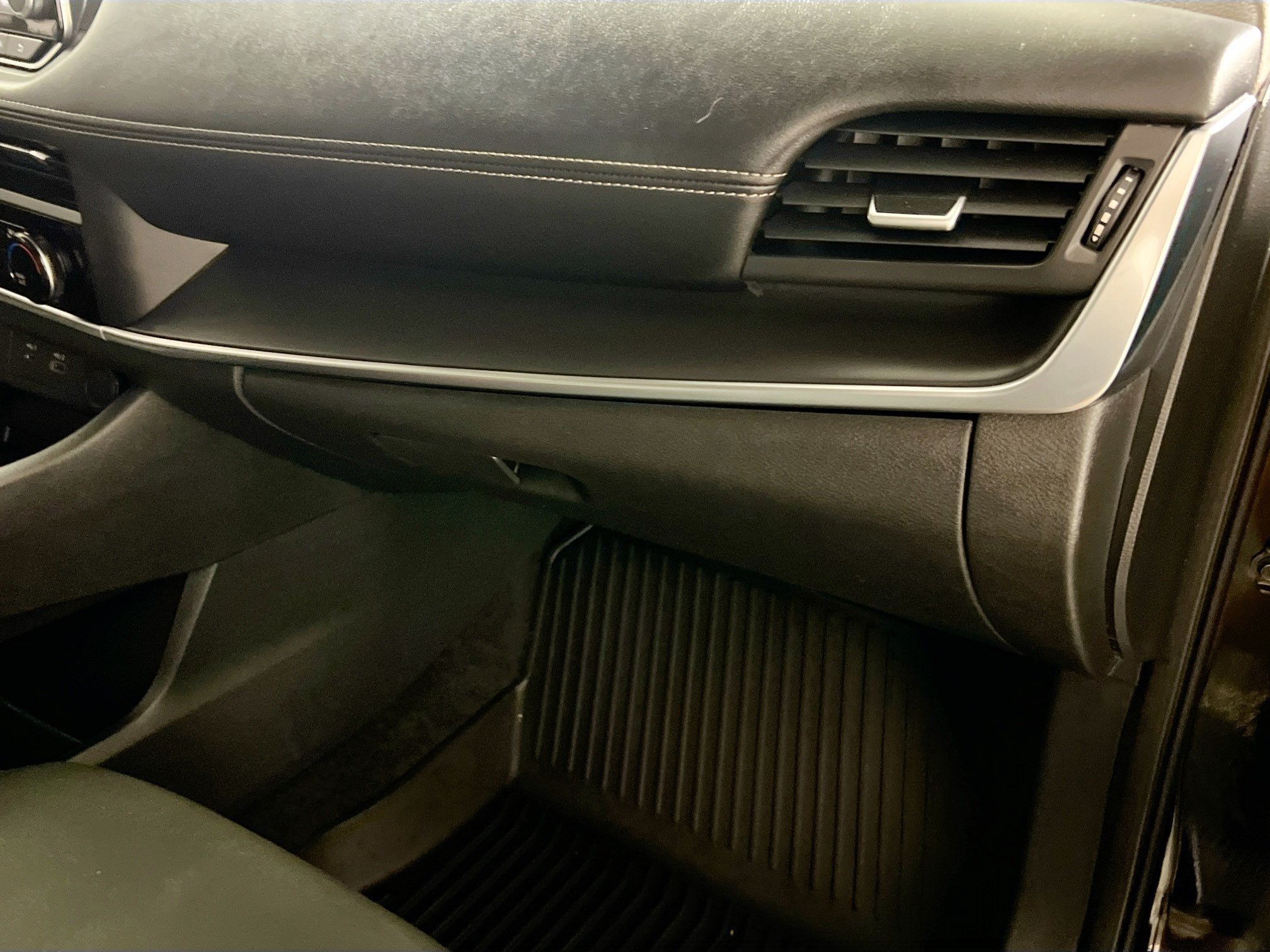 Used 2023 Nissan Rogue S FWD image 35