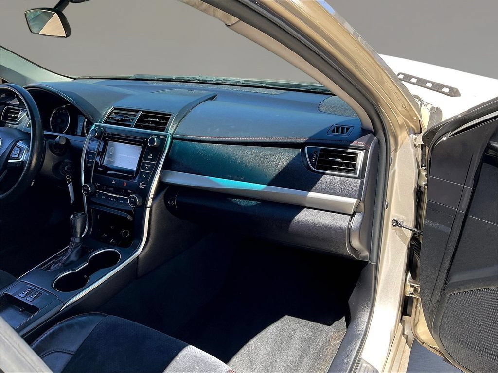 Used 2015 Toyota Camry XSE FWD image 25