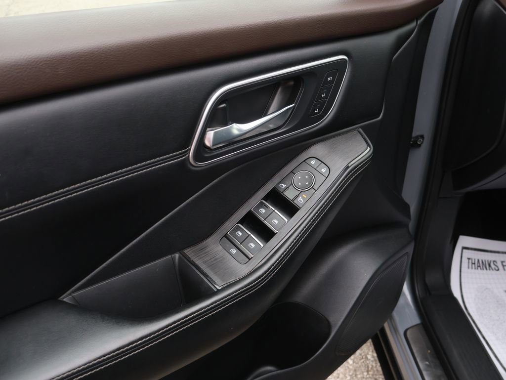 Used 2023 Nissan Rogue Platinum w/ Platinum Premium Package FWD image 14
