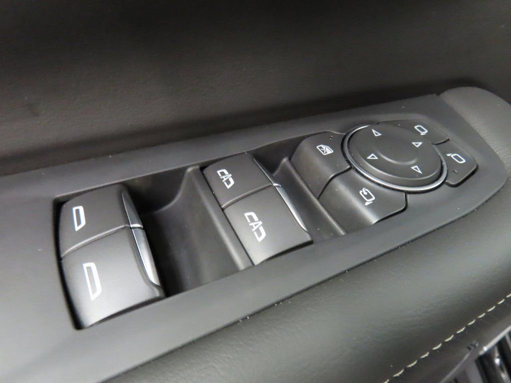 Used 2025 Chevrolet Suburban Premier AWD/4WD image 68