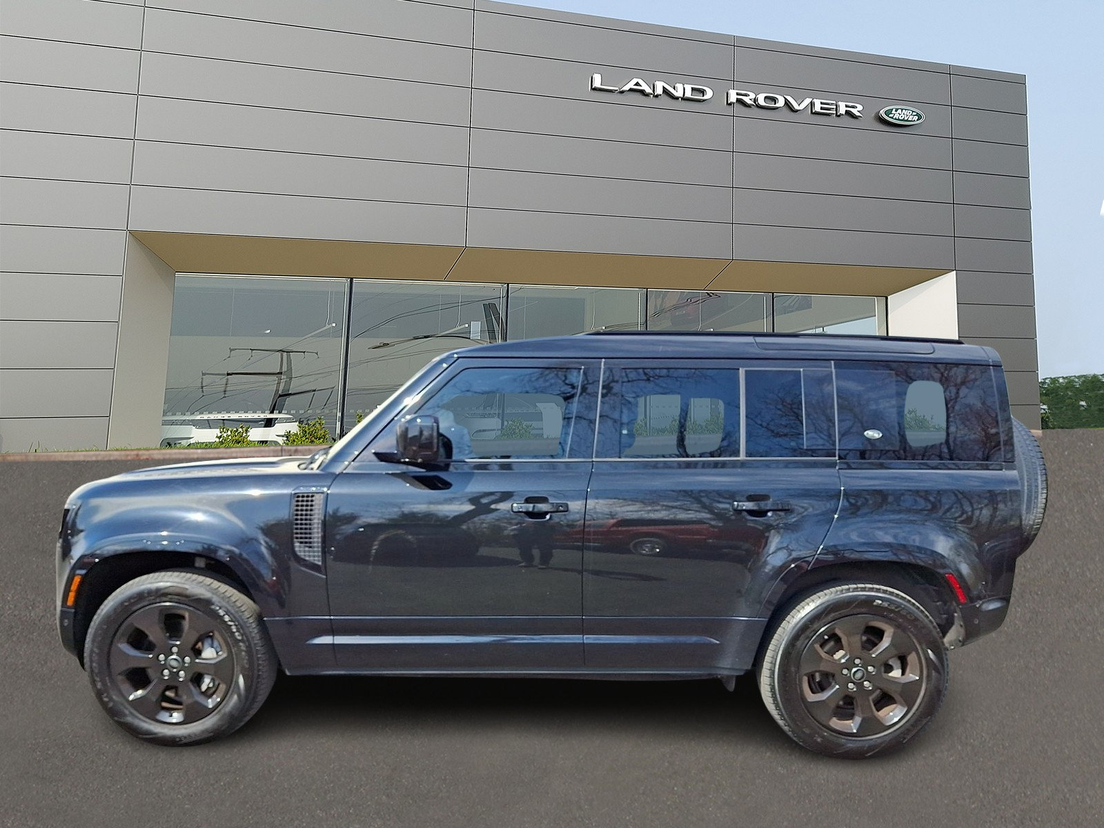 Used 2023 Land Rover Defender 110 X-Dynamic SE AWD/4WD image 6