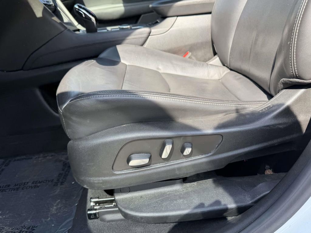 Certified 2022 Cadillac XT6 Premium Luxury w/ Technology Package image 17
