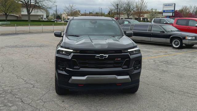 Used 2023 Chevrolet Colorado Z71 w/ Z71 Convenience Package 2 AWD/4WD image 3