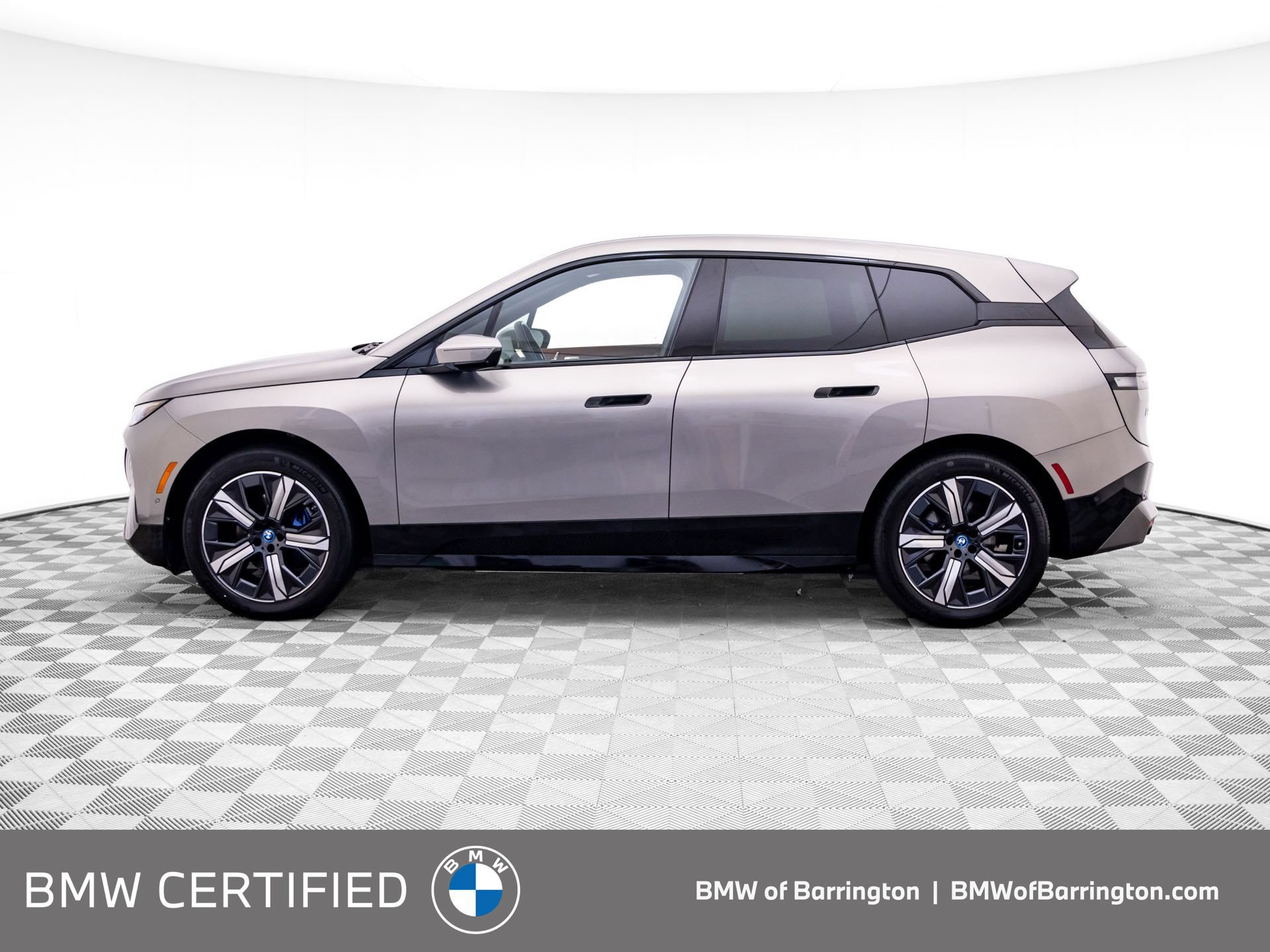 Certified 2024 BMW iX xDrive50 w/ Premium Package AWD/4WD image 2