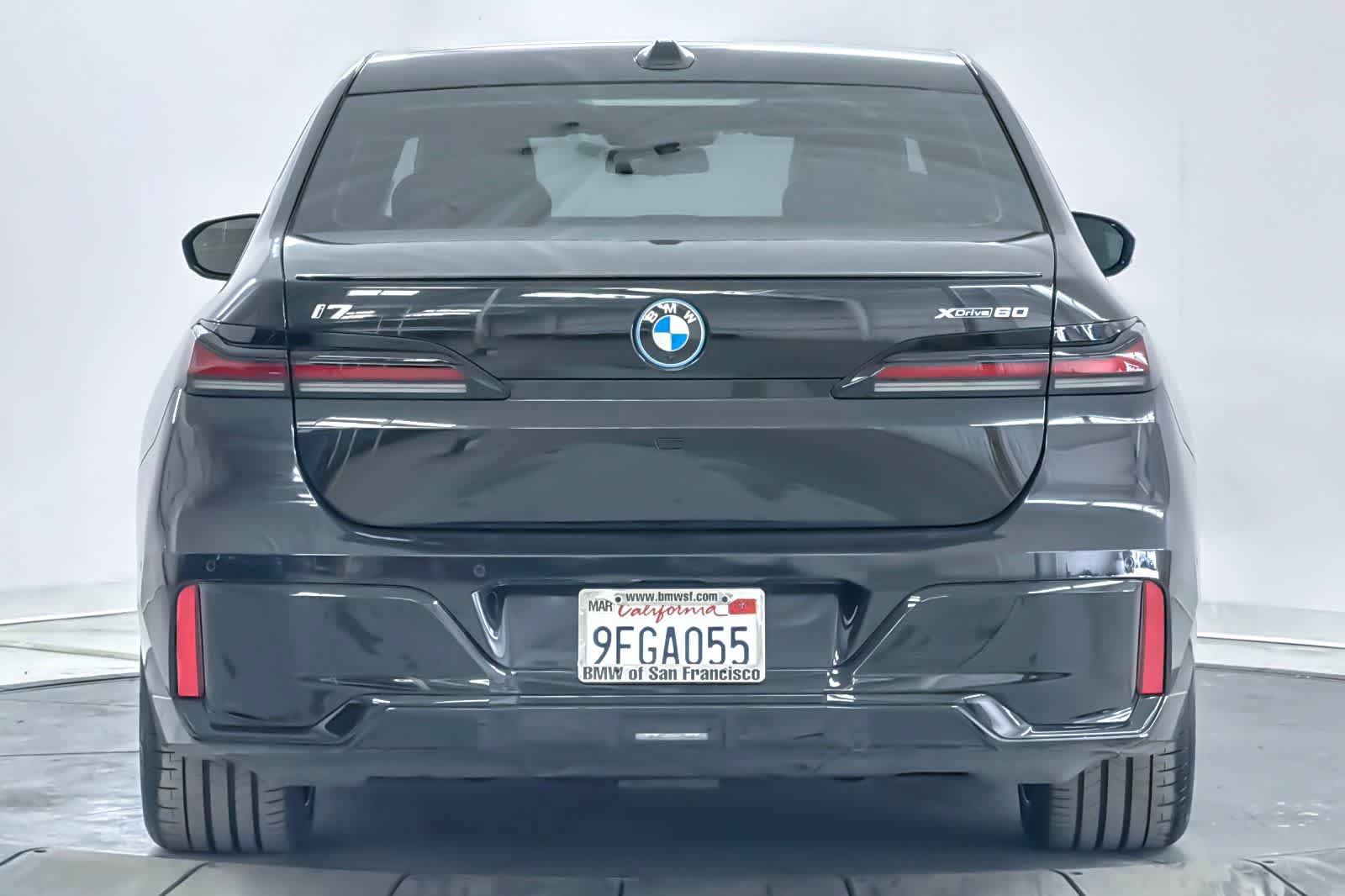 Used 2023 BMW i7 xDrive60 w/ Parking Assistance Package image 7