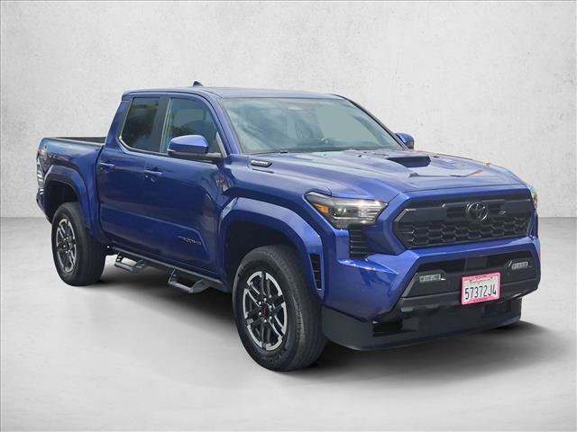 Used 2025 Toyota Tacoma TRD Sport w/ TRD Sport Upgrade Package AWD/4WD image 3