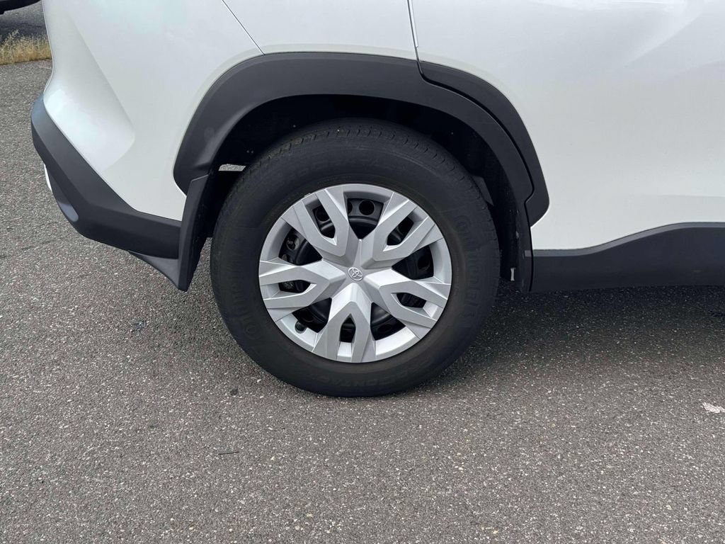 Used 2023 Toyota Corolla Cross L FWD image 10