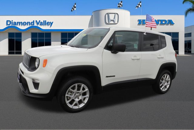 Used 2023 Jeep Renegade Latitude image 3
