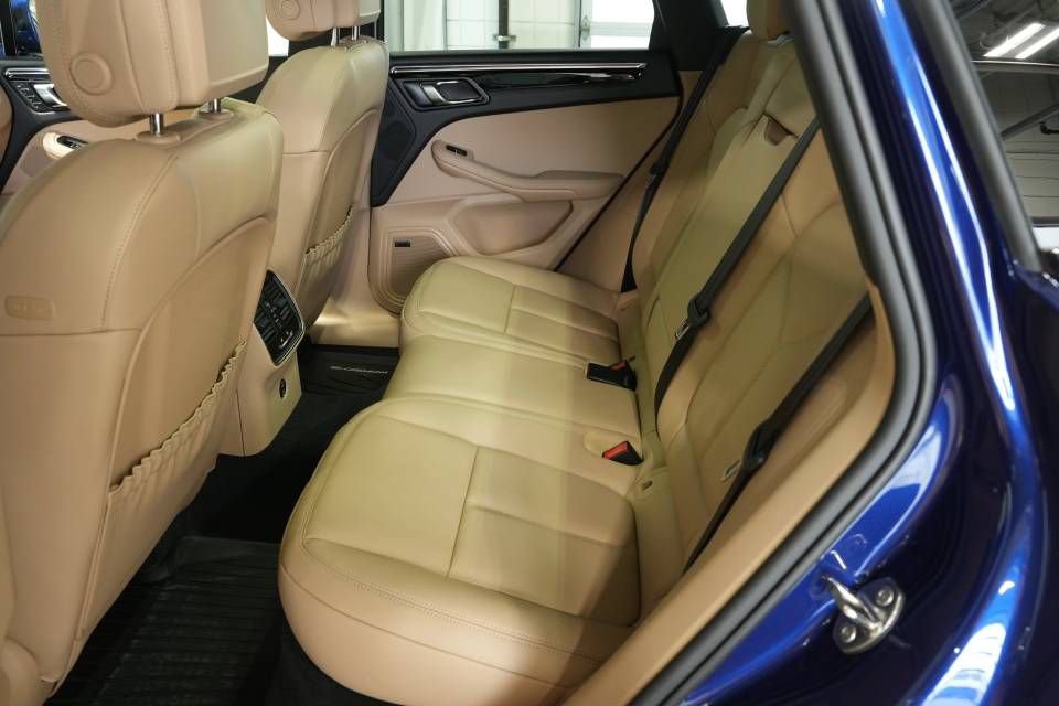 Certified 2026 Porsche Macan AWD/4WD image 26