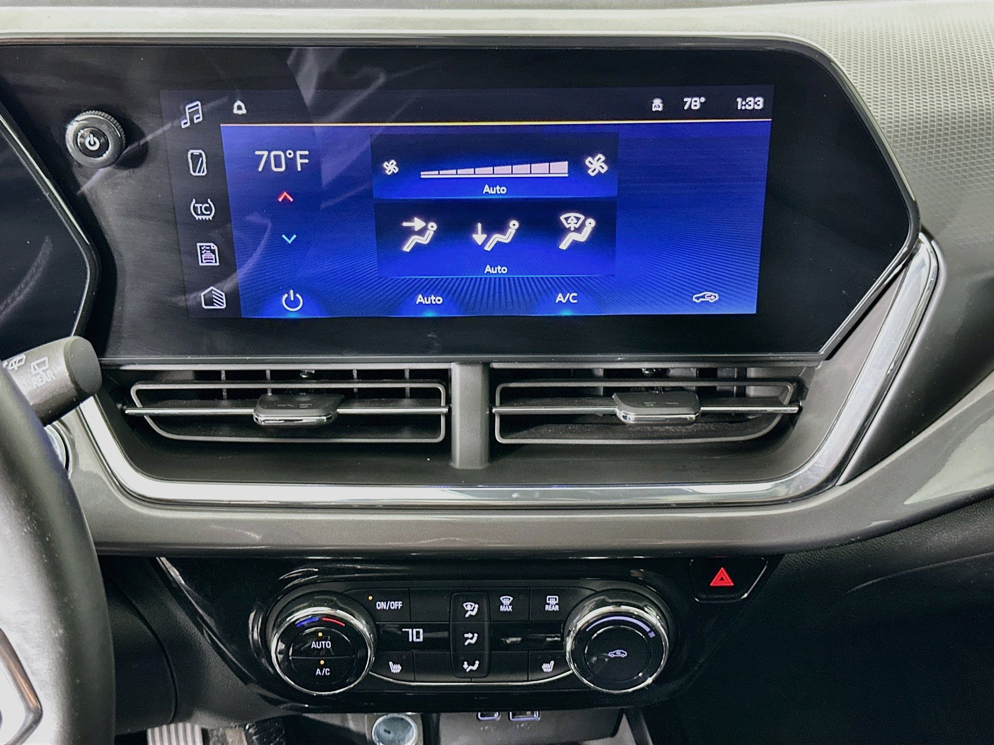 Used 2024 Chevrolet Trax ACTIV w/ Sunroof Package FWD image 23
