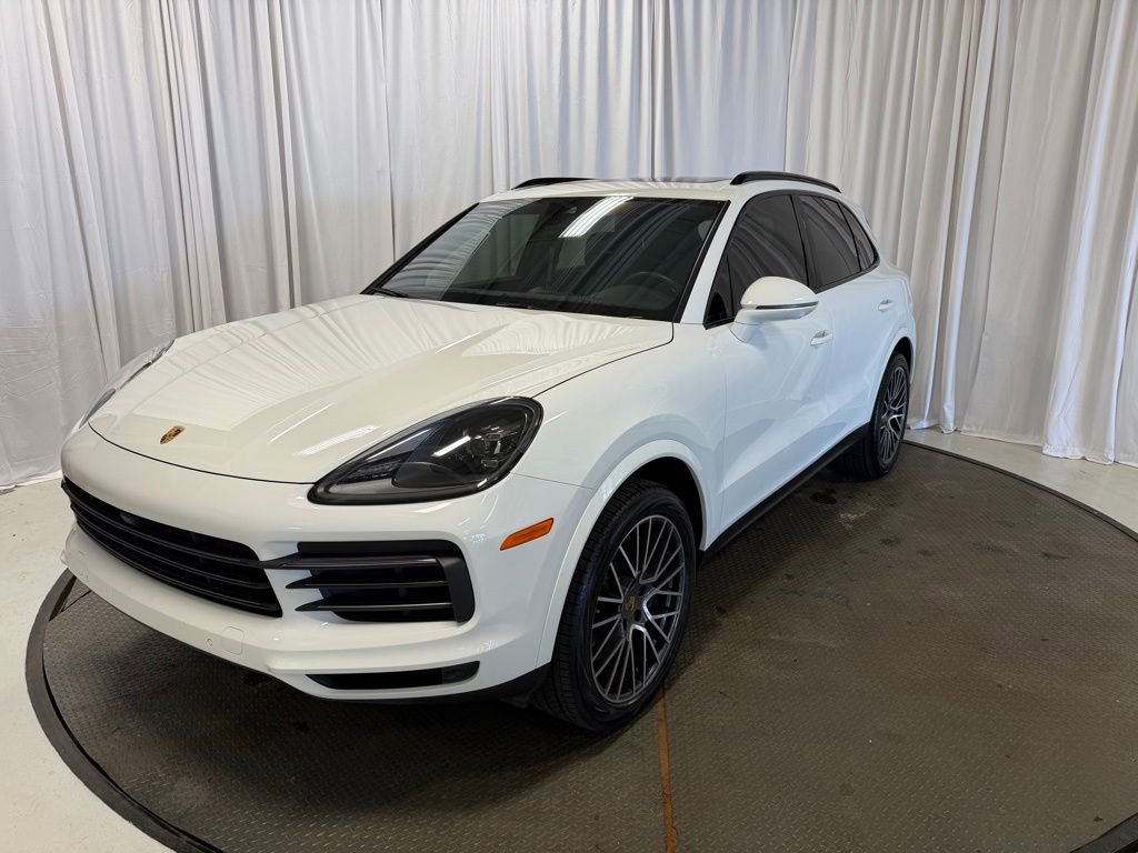 Certified 2023 Porsche Cayenne Platinum Edition image 38