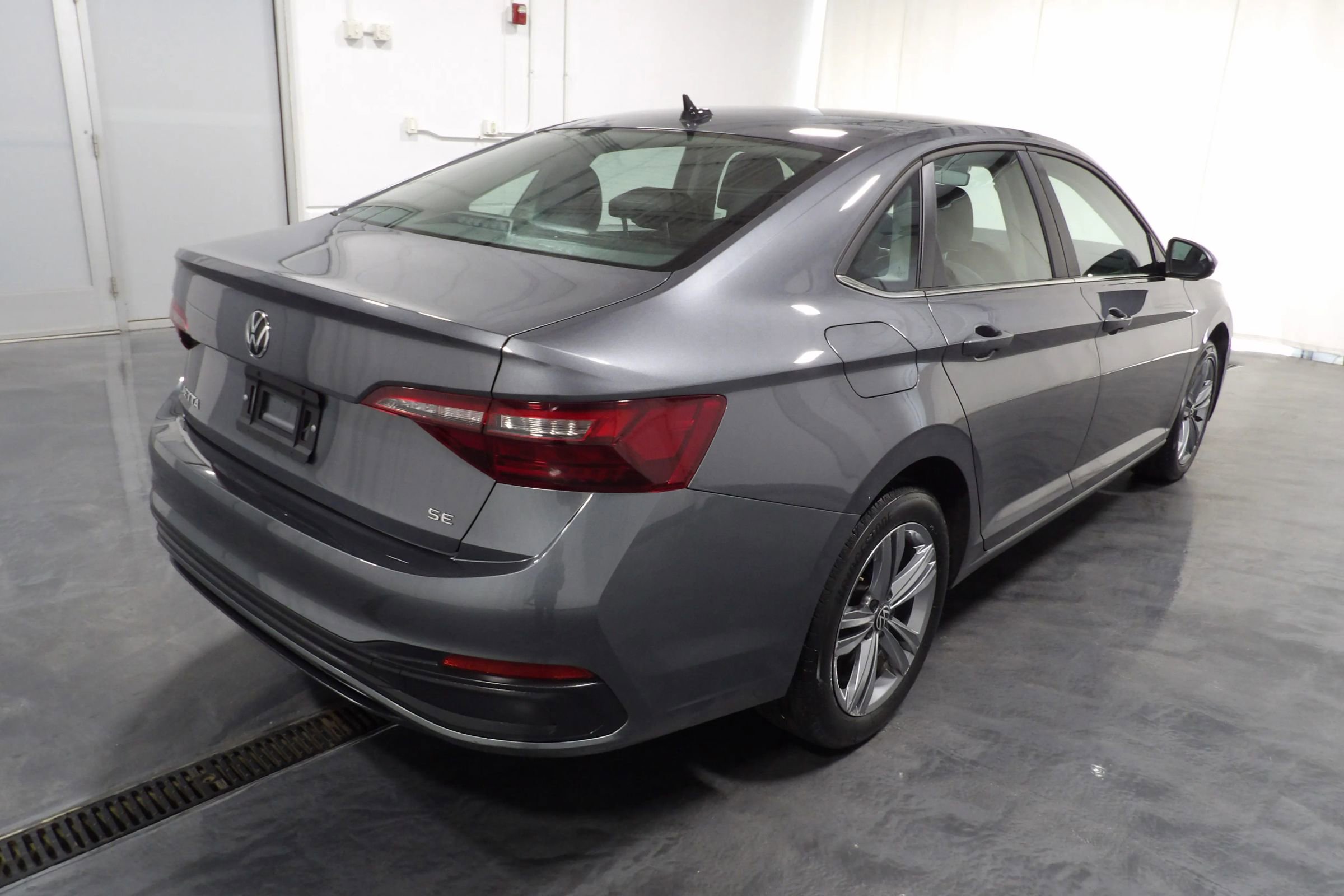 Used 2024 Volkswagen Jetta SE FWD image 5