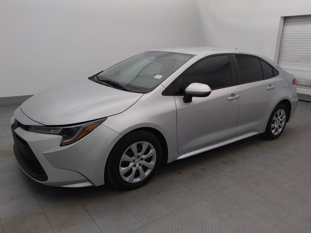 Used 2023 Toyota Corolla LE image 2