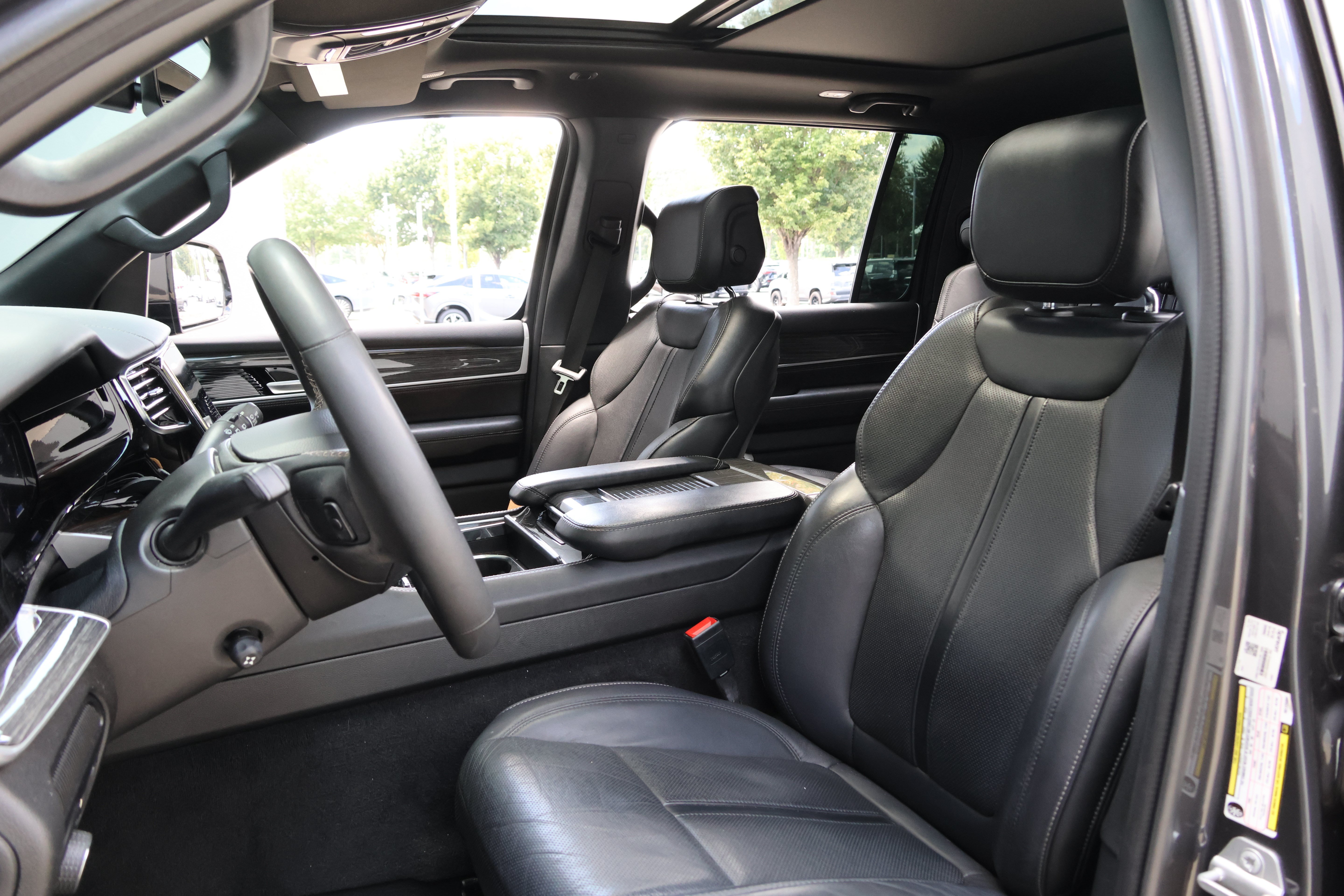 Used 2022 Jeep Wagoneer Series II w/ Premium Group I AWD/4WD image 32