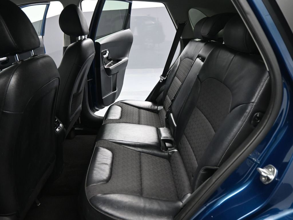 Used 2018 Kia Niro EX image 19