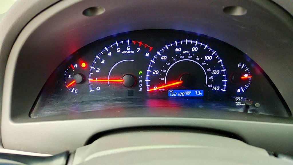 Used 2010 Toyota Camry LE FWD image 14