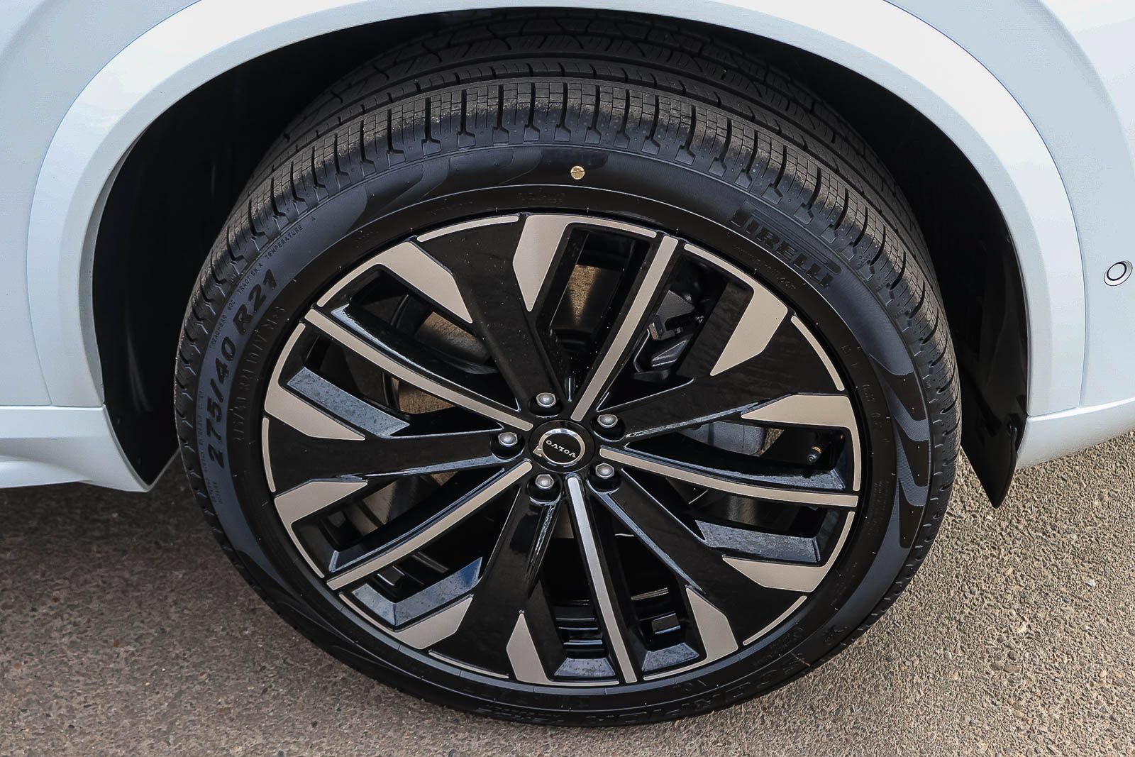 New 2027 Volvo XC90 B6 Plus AWD/4WD image 13