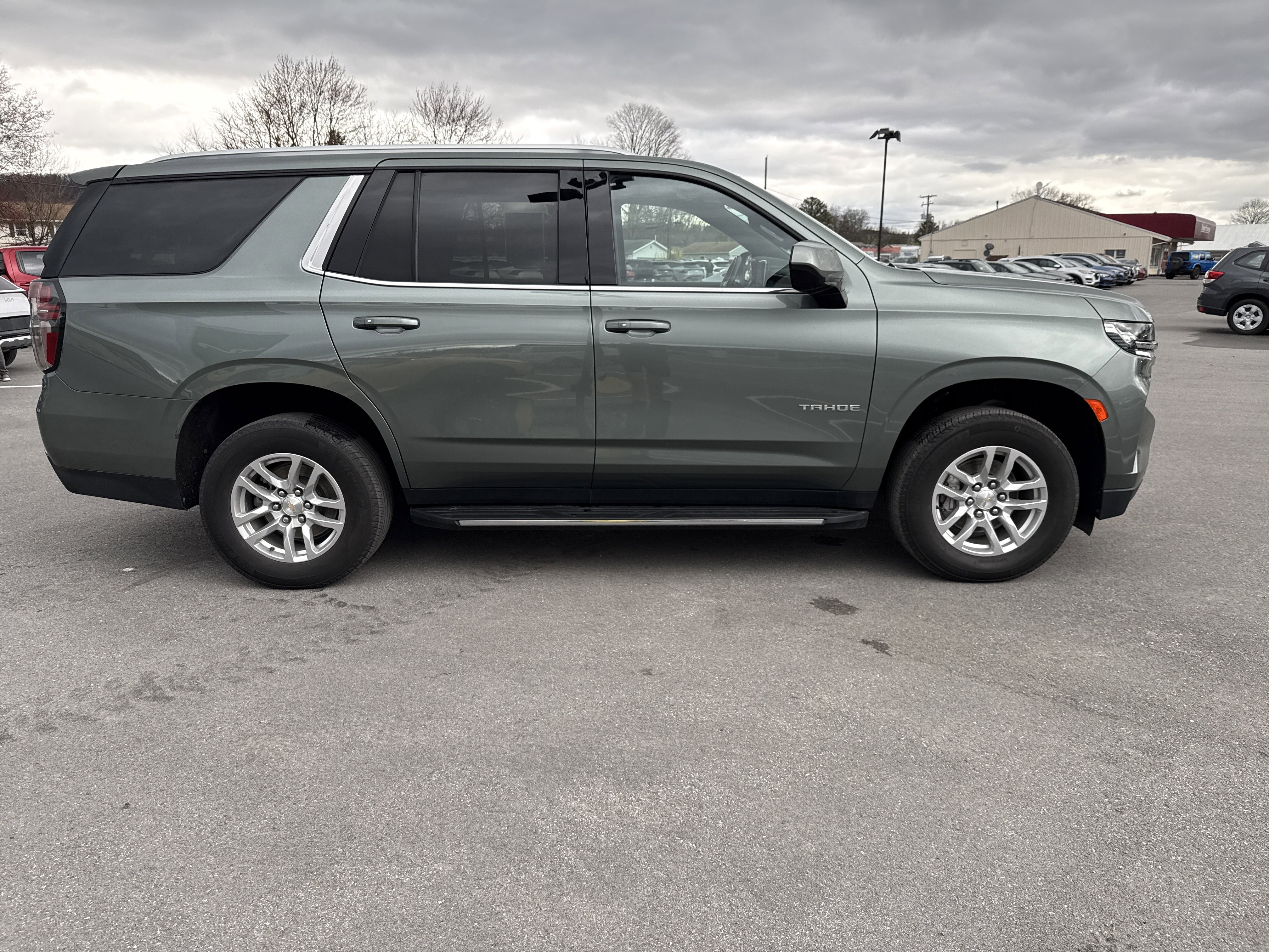 Used 2024 Chevrolet Tahoe LT AWD/4WD image 2