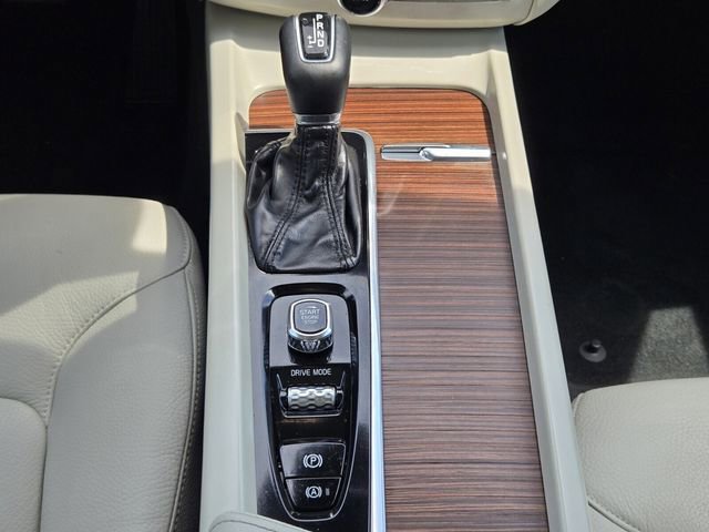 Used 2021 Volvo XC60 T5 Momentum image 21