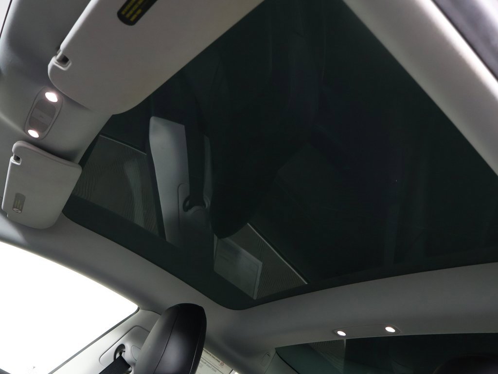 Used 2023 Tesla Model 3 Standard Range image 18