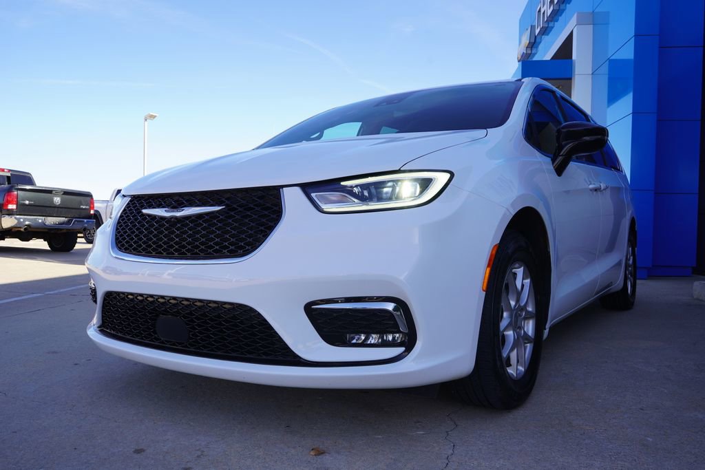 Used 2025 Chrysler Pacifica Select FWD image 4