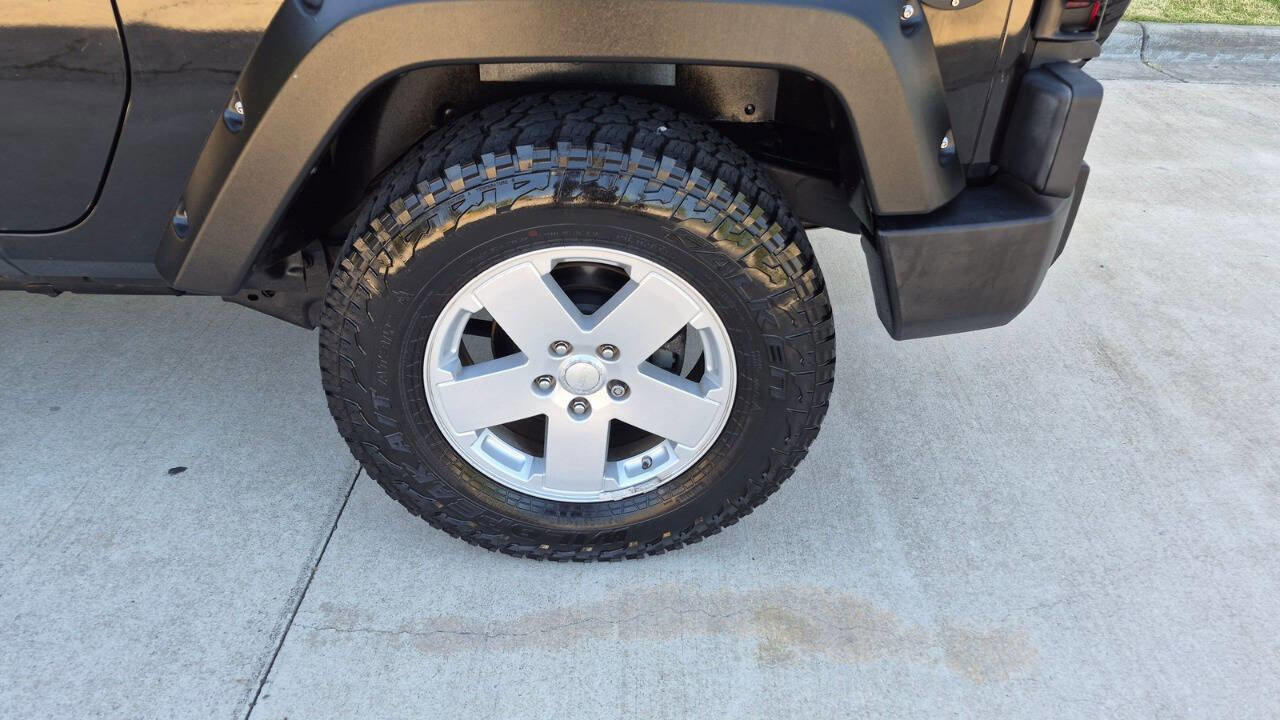 Used 2008 Jeep Wrangler Sahara w/ Dual Top Group AWD/4WD image 16