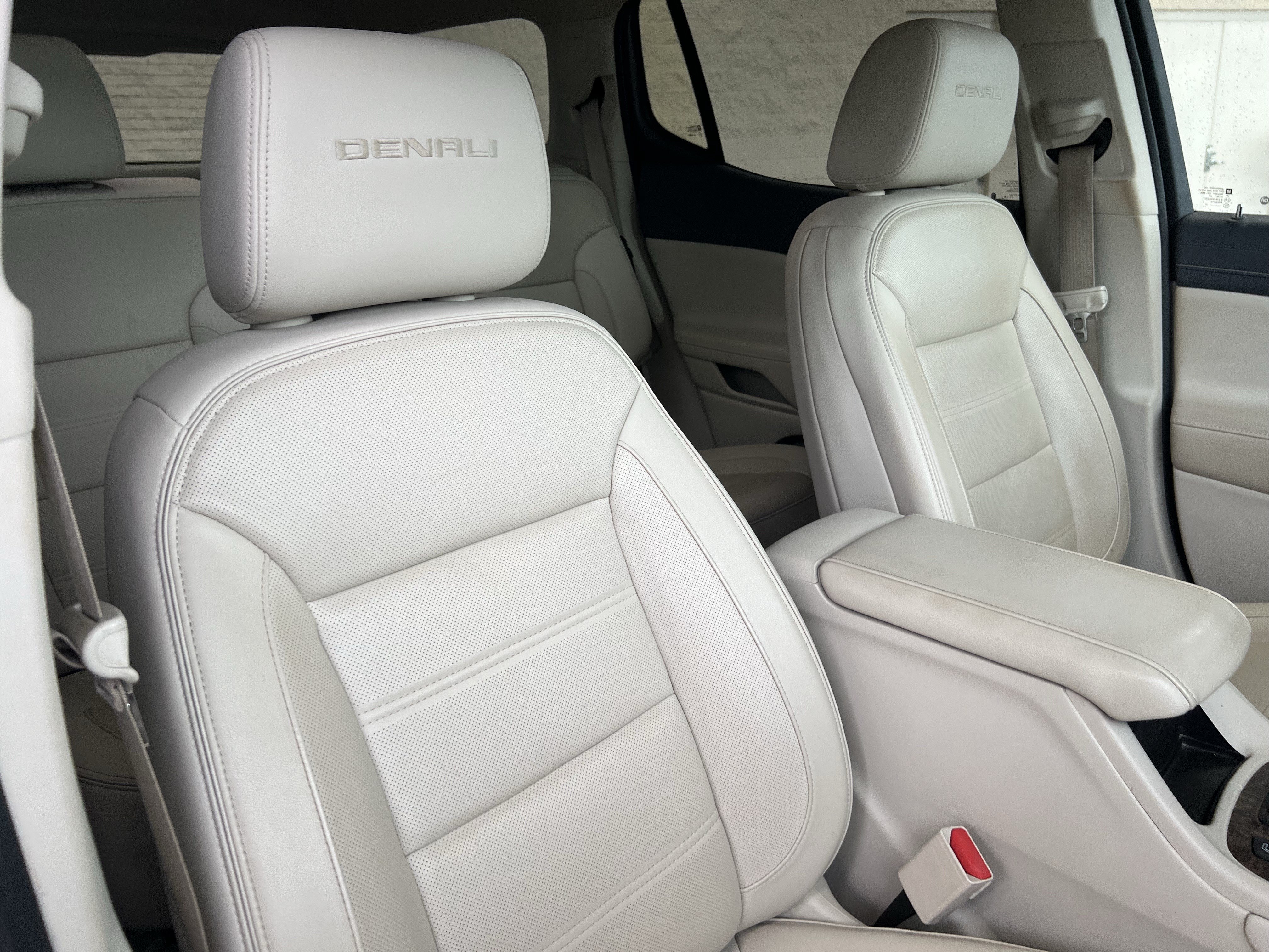 Used 2020 GMC Acadia Denali w/ Technology Package FWD image 35