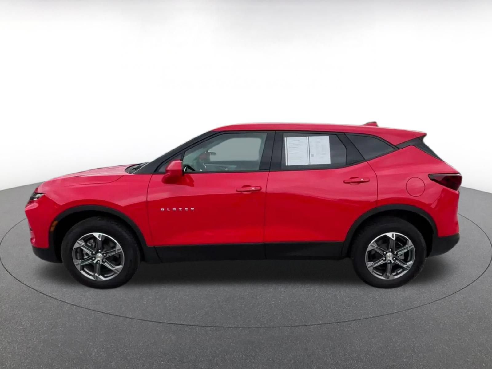 Used 2025 Chevrolet Blazer LT FWD image 8