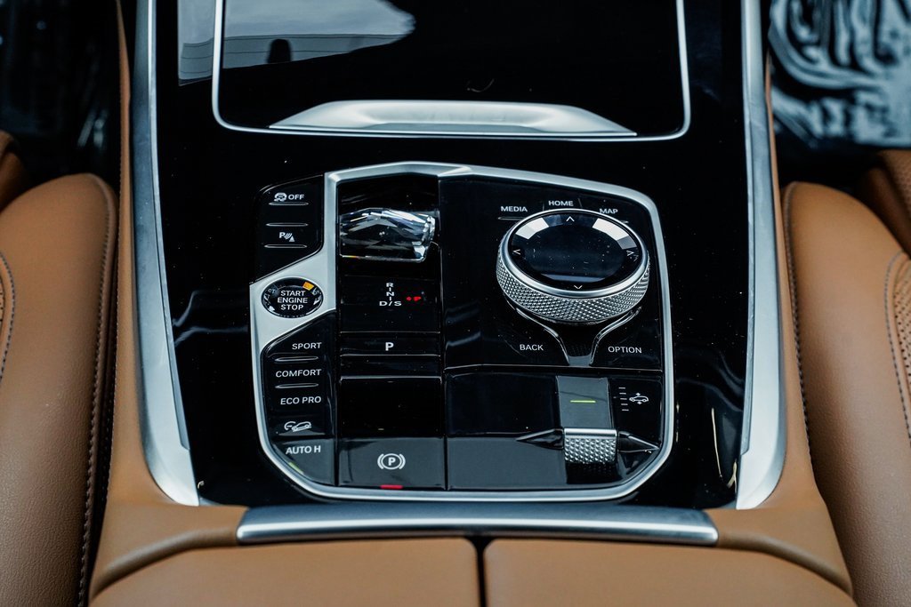 Used 2023 BMW X7 xDrive40i w/ Executive Package image 16