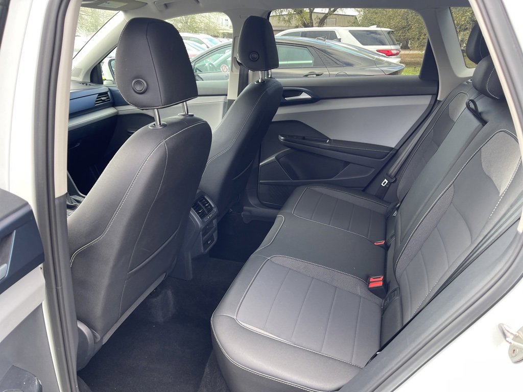 Used 2024 Volkswagen Taos SE image 7