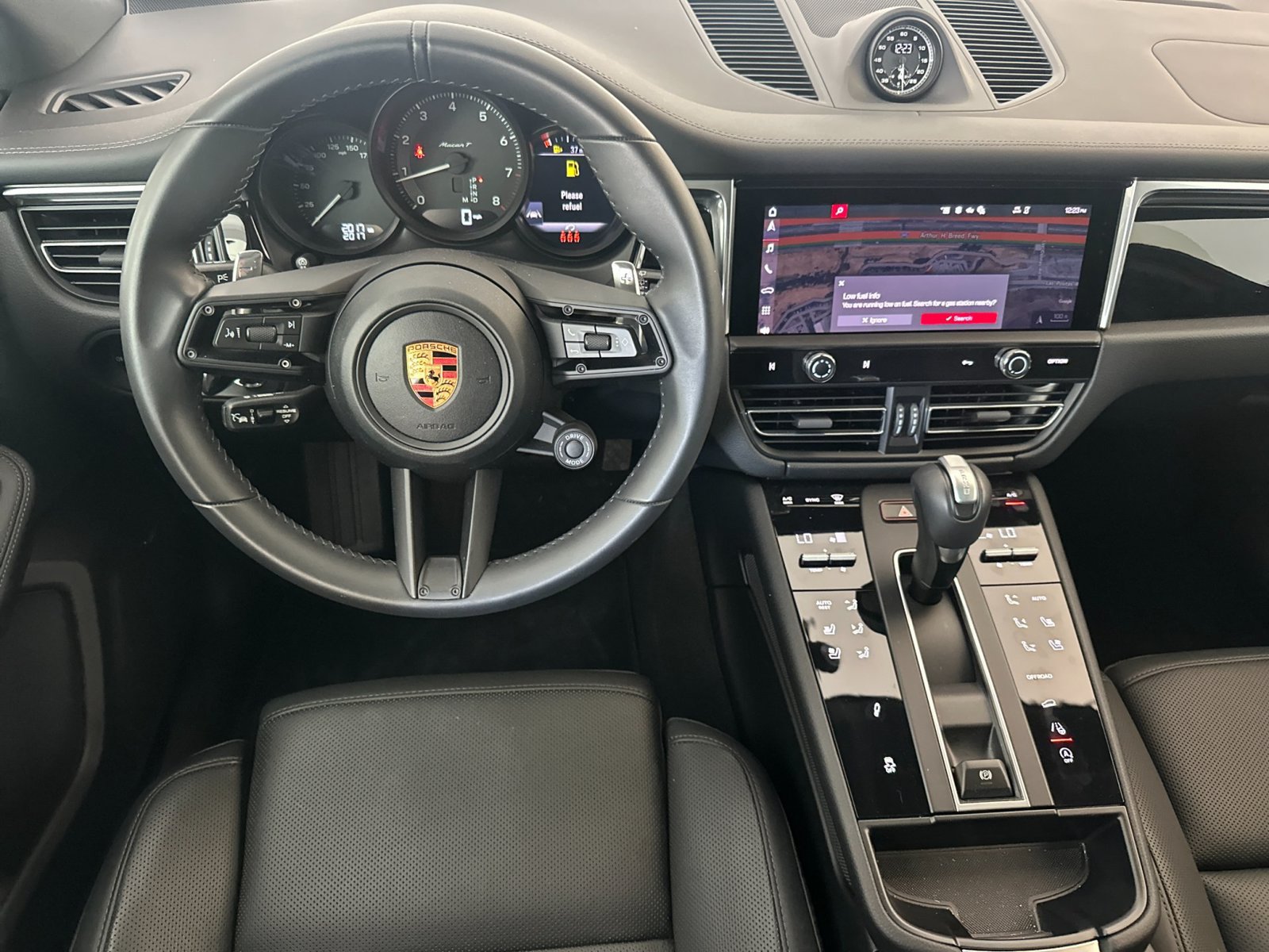 Used 2026 Porsche Macan Turbo AWD/4WD image 14