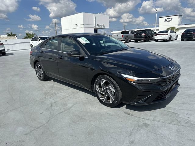 Used 2025 Hyundai Elantra SEL image 31