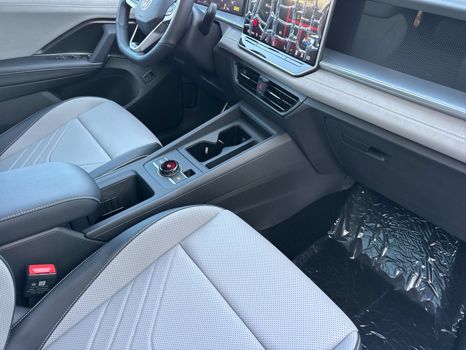 New 2026 Volkswagen Tiguan SE R-Line FWD image 16