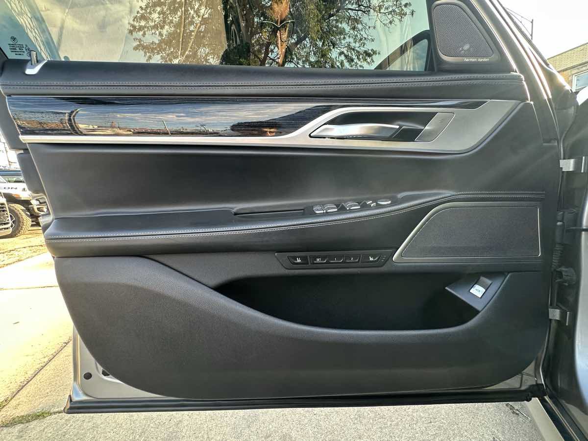Used 2022 BMW 750i xDrive w/ Luxury Rear Seating Package AWD/4WD image 28